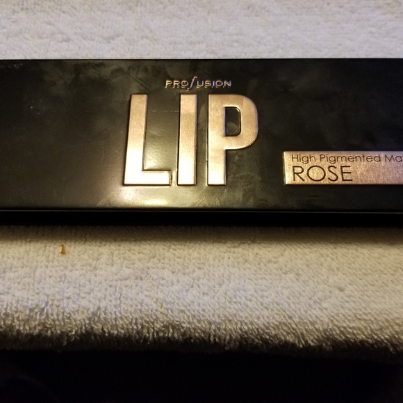 Makeup - Picture 2 of 2